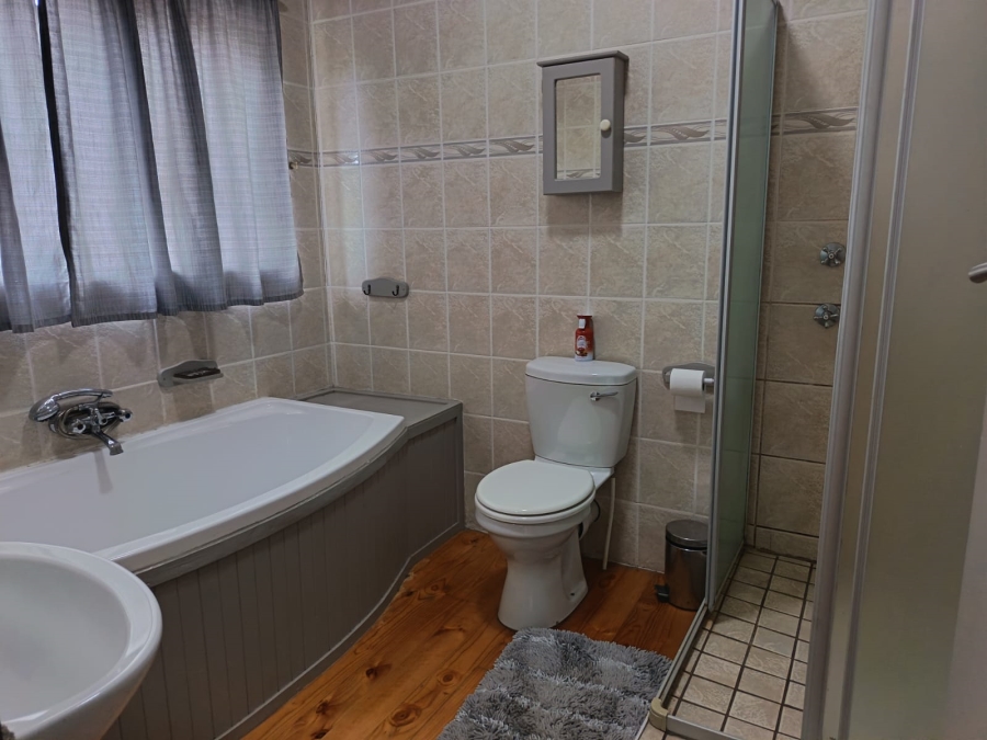 To Let 7 Bedroom Property for Rent in Humansdorp Eastern Cape